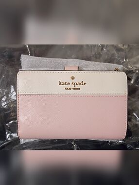 kate spade two-tone pink and cream Bi-Fold zip wallet with gold logo